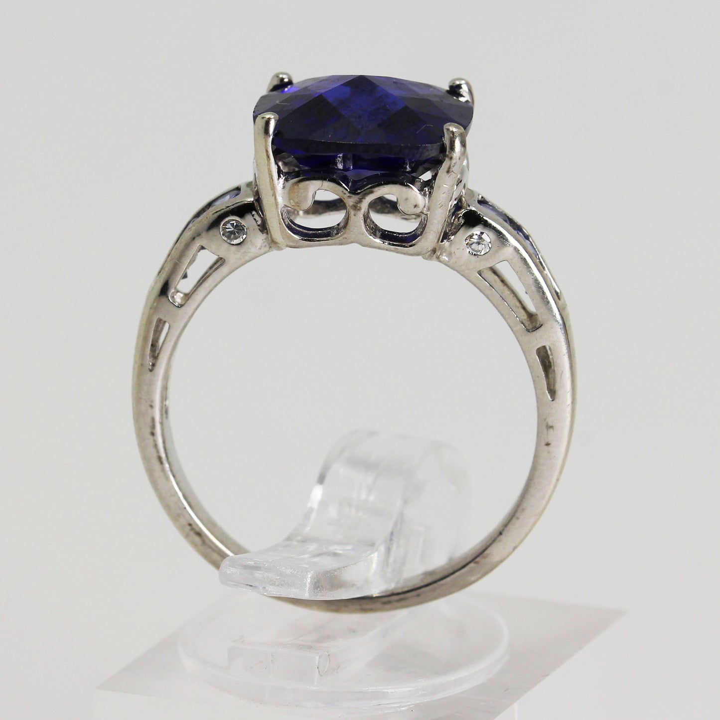 Lady's Sterling Silver Blue Stone Ring - 6 1/2